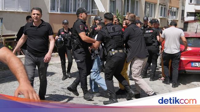 Polisi Turki Bubarkan Parade LGBTQ+, Puluhan Orang Ditangkap
