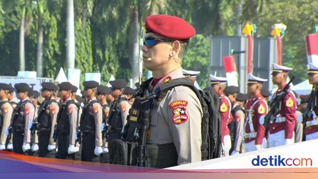 Dipuji Prabowo, Ini Sosok Komandan Upacara Hari Bhayangkara Bergelar Profesor