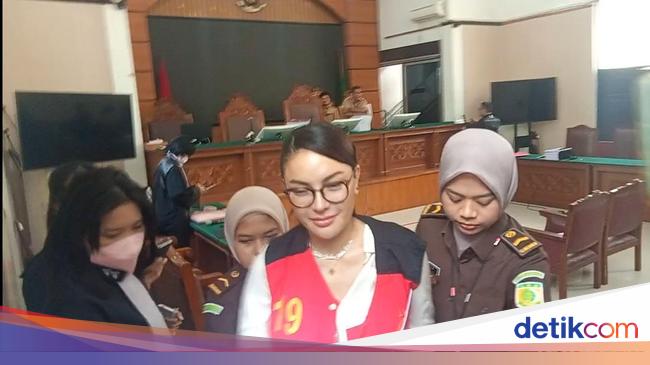 Luapkan Emosi, Nikita Mirzani Sebut Tindakan Zalim JPU