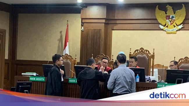 Alasan Tom Lembong Makan Gula Rafinasi di Ruang Sidang: Bete sama Jaksa