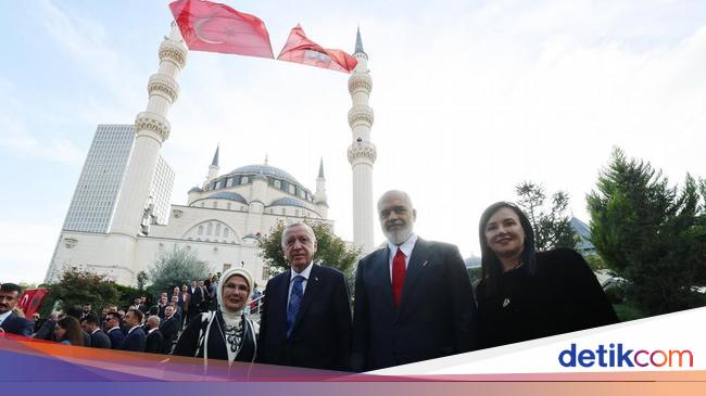 Turki Gunakan Masjid Demi Pengaruh Politik di Balkan Barat