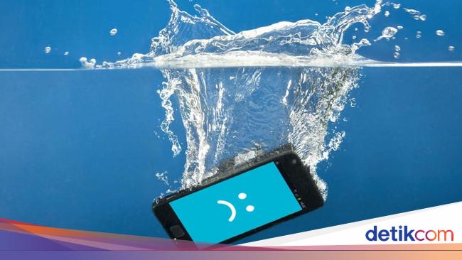 HP Waterproof Tapi Tetap Rusak Kena Air, Ini Kesalahan Umum Pengguna
