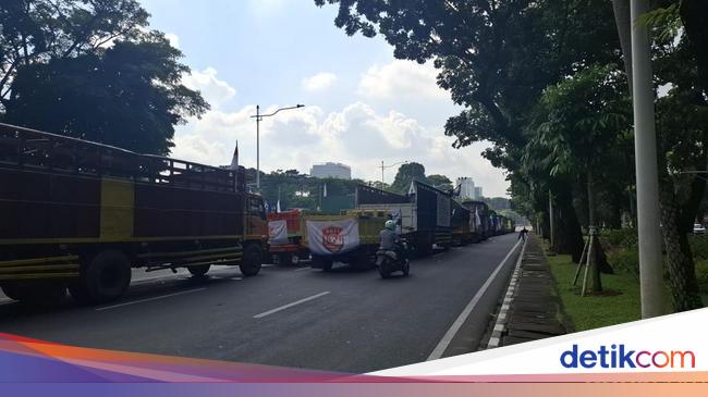 Enam Demonstran Ditahan Polisi Saat Aksi Sopir Truk di Jakarta Pusat