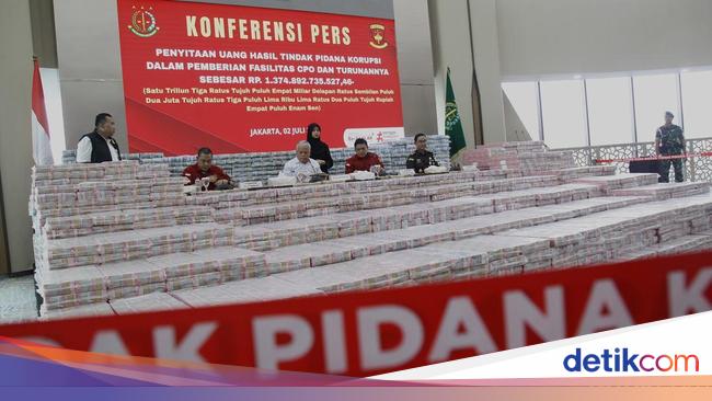 Saat Jumpa Pers Kejaksaan Dikelilingi Gepokan Duit Triliunan