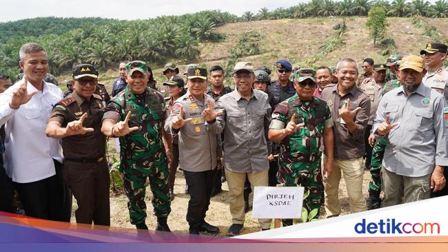 Polda Riau Apresiasi Masyarakat Kembalikan 311 Ha Lahan Sawit di TNTN
