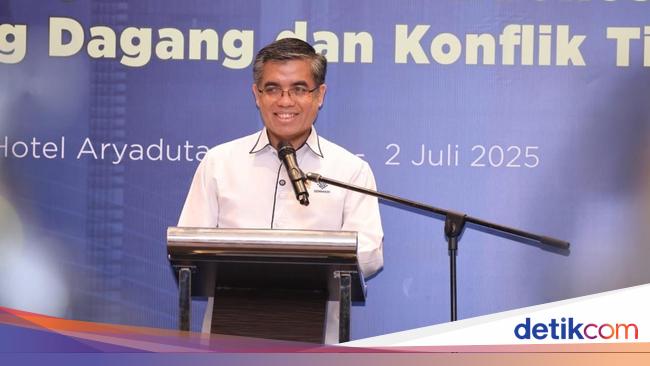 Menaker Minta Masyarakat Tak Perlu Kabur ke Luar Negeri