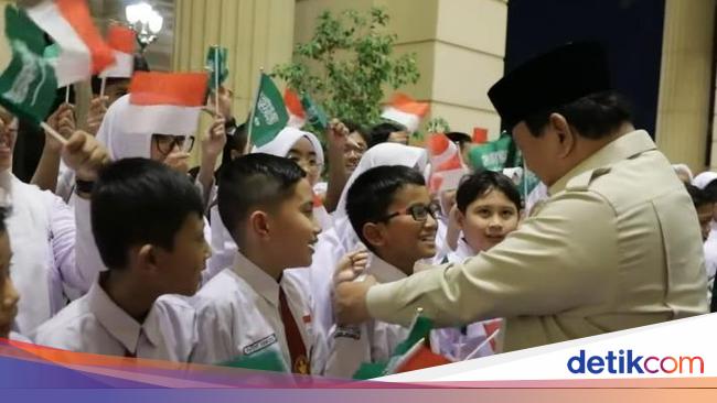 Momen Hangat Prabowo Sapa-Beri Pesan untuk Murid SD Indonesia di Jeddah