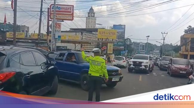 Liburan Sekolah, Lalu Lintas Menuju Puncak Bogor Mulai Padat