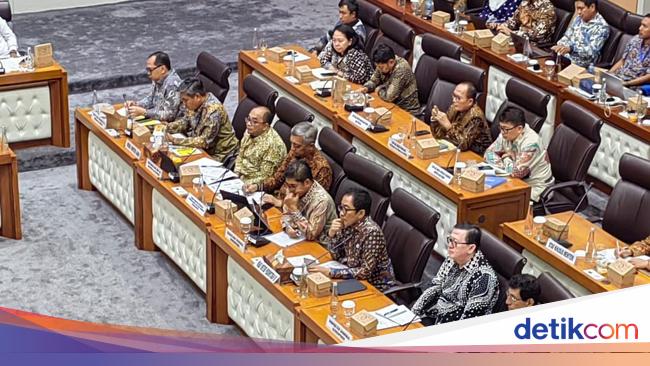 Industri RI dalam Bahaya, Pasarnya Terancam Dikuasai Produk China