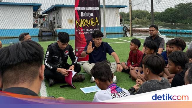 Lewat Futsal, Polres Priok Edukasi Pemuda Kampung Rumah Apung soal Bahaya Narkoba