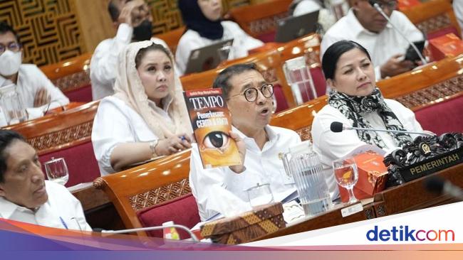 Menbud Fadli Zon Pastikan Penulisan Sejarah RI Terbuka &amp; Inklusif