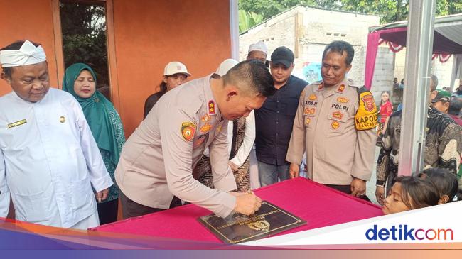 Polres Bogor Bantu Renovasi Rumah Warga Ambruk Diterjang Angin Kencang