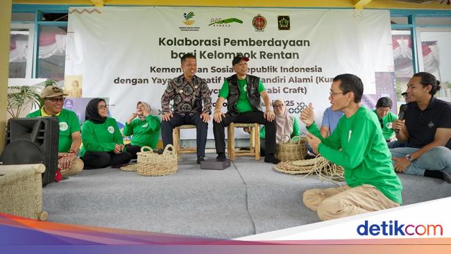 Kemensos Berdayakan 50 KPM di Kulon Progo Lewat Kerajinan Pelepah Pisang