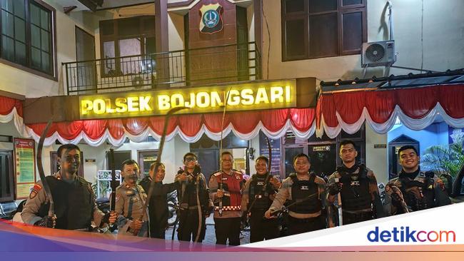 Polisi Tangkap 11 Anggota Geng 'Bojong Kuring' di Depok, Sita Belasan Sajam