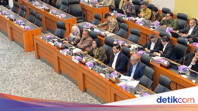 Target APBN 2025 Direvisi: Pertumbuhan Ekonomi 5%-Dolar AS Rp 16.800