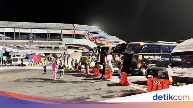 4 Orang Korban Kapal Tenggelam di Selat Bali Berhasil Selamat Naik Sekoci