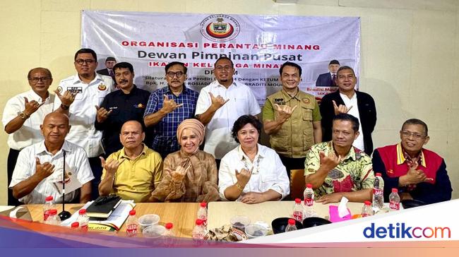 Bertemu Tokoh Pendiri, Andre Rosiade Siap Besarkan IKM hingga ke Luar Negeri
