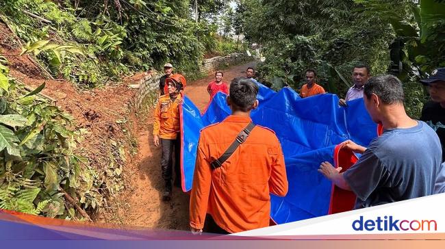 Tanah Longsor Terjadi di Klapanunggal Bogor, 16 Rumah Warga Terancam
