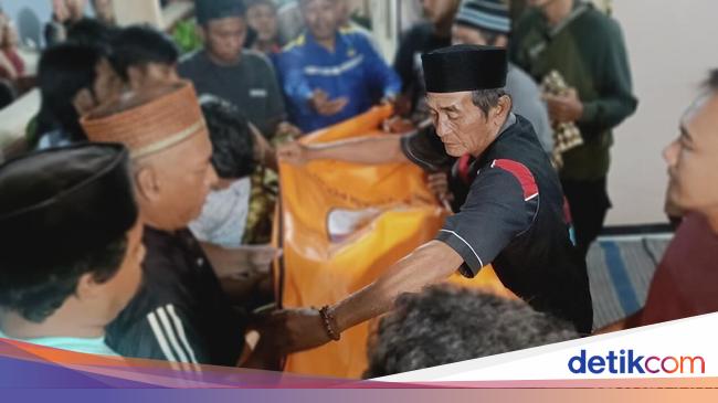 Jenazah Korban KMP Tunu Pratama Jaya Disambut Tangis Keluarga di Rumah Duka