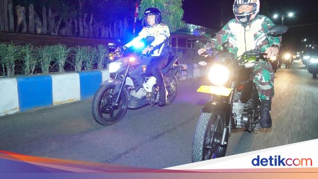 Ratusan Polisi Kawal Massa PSH Winongo dari Ponorogo ke Madiun