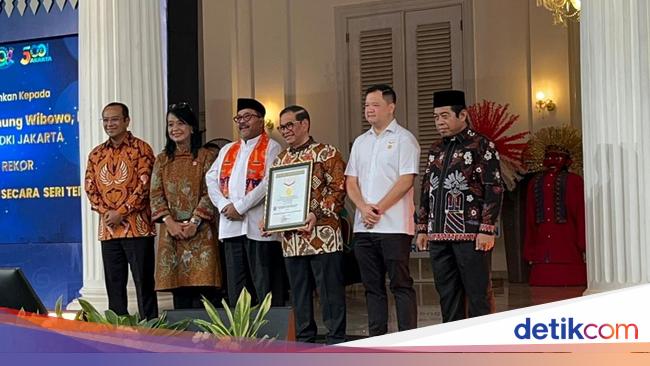 Pramono Raih Rekor Muri Pembagian Tangki Air Terbanyak dalam 100 Hari Kerja