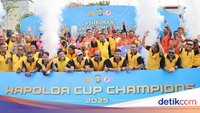 Polwan dan Polki Meriahkan Mini Soccer Hari Bhayangkara ke-79 di Polda Metro
