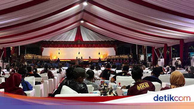 2.795 Orang Hadiri Wayang Kulit Polri Lakon Amartha Binangun Malam Ini