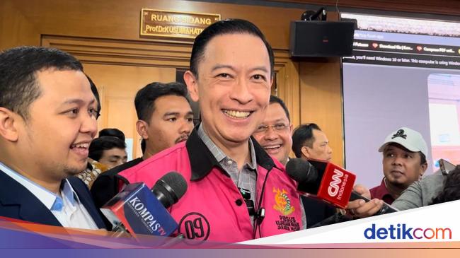 Aksi Tom Lembong Makan Gula Rafinasi: Bete Sama Jaksa Berakhir Sakit Gigi