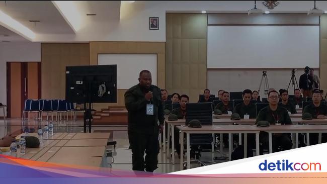 Samuel Lepas Jabatan Kepala SMA demi Mengabdi di Sekolah Rakyat di Papua