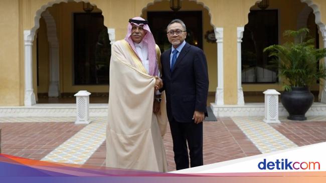 Ini Dia Orang Kepercayaan MBS yang Sambut Prabowo di Arab Saudi?