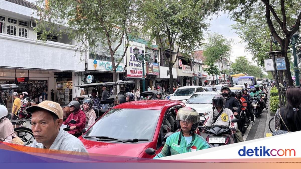 Arus lalu lintas menuju DIY meningkat pada momen libur Natal dan Tahun Baru 2026. Hingga hari keempat Operasi Lilin Progo, tercatat lebih dari 371 ribu kendaraan telah memasuki Jogja.

via @detikjogja_