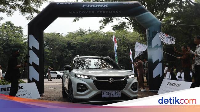 Momen Penyerahan 55 Unit Suzuki Fronx ke Konsumen di Indonesia