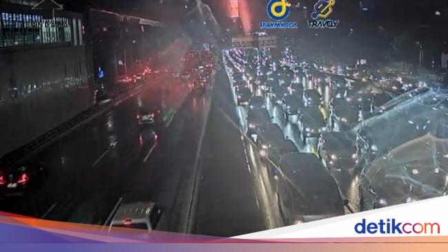 Ada Genangan Air, Ini Titik-titik Padat di Tol Dalkot