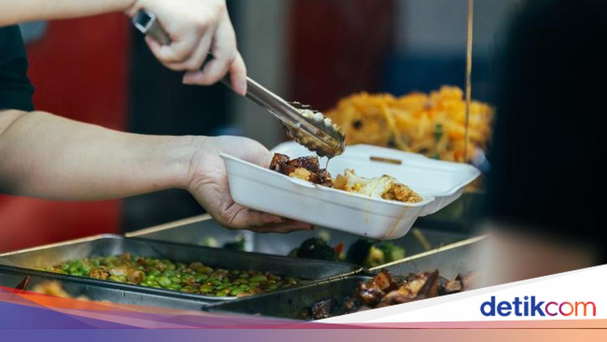 Wisatawan yang berlibur ke Florence, Italia, perlu tahu aturan setempat, karena wisatawan akan dikenai denda jika makan sembarangan pada jam-jam tertentu.