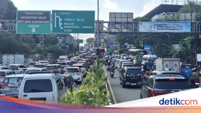 Lalin Padat, Polisi Terapkan One Way Arah Puncak Bogor Pagi Ini