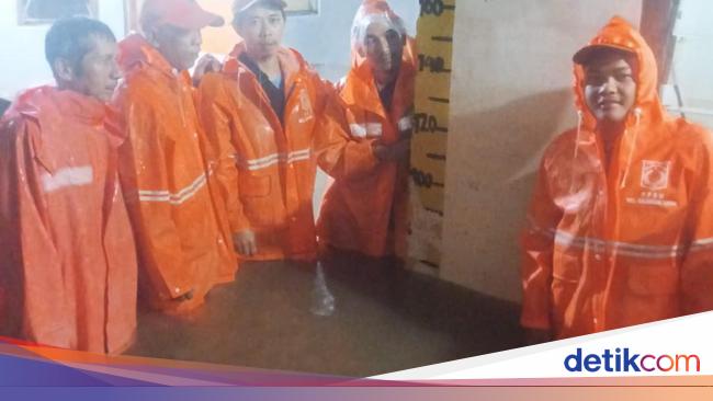 Hujan Deras Lagi Malam Ini, Titik Banjir di Jakarta Bertambah