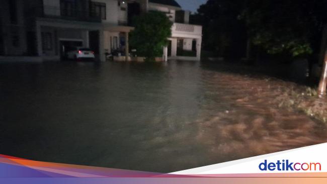 Perumahan di Ciputat Tangsel Banjir Imbas Tanggul Jebol, Warga Dievakuasi