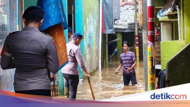 Banjir Masih Melanda Kebon Pala Jaktim, Tinggi Air 50-75 Cm