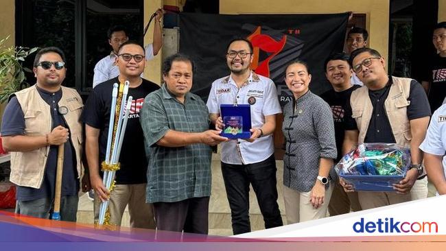 Ultah Ke-17 Tidar, Kader Gerindra Bersihkan Rumah Ibadah