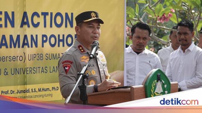 Kapolda Riau Hadiri 'Green Action' Penanaman 300 Pohon di Kampus Unilak