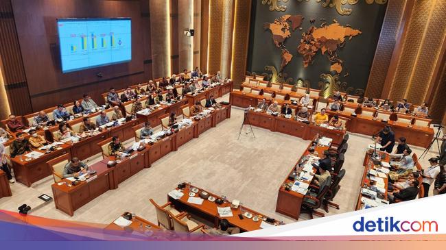 Komdigi Usul Tambahan Rp 12,6 T Untuk Perawatan BTS hingga SATRIA
