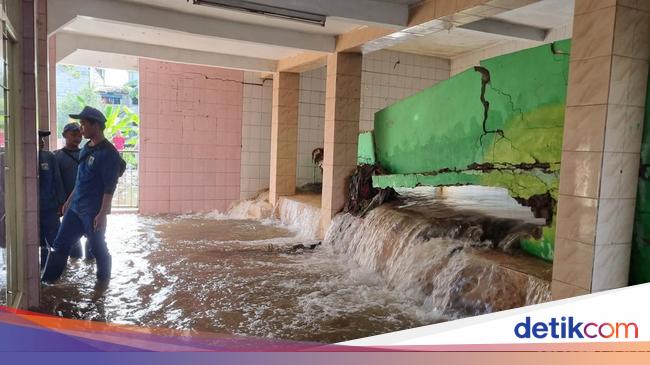 Pemkot Jaksel Akan Buat Turap Batu Kali Perbaiki Tanggul Jebol di Jati Padang
