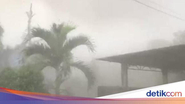 Gelap Gulita hingga Hujan Kerikil Terjadi Usai Gunung Lewotobi Meletus