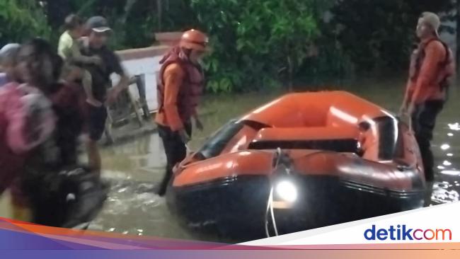 1.312 Warga Klapanunggal Bogor Kebanjiran, Sebagian Ngungsi di Kantor Desa