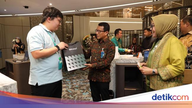 Momen Direksi Sapa Nasabah di Perayaan HUT BNI Ke-79