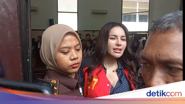 Nikita Mirzani Dulu Ngotot Gugat Wanprestasi Rp 100 M ke Reza Gladys, Kini Dicabut