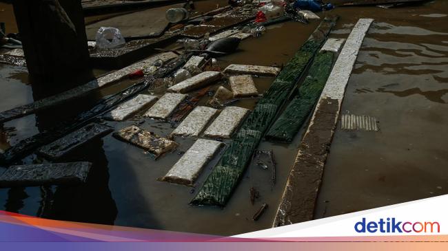 Tempe Terendam Banjir, Warga Bekasi Merugi Hingga Jutaan Rupiah