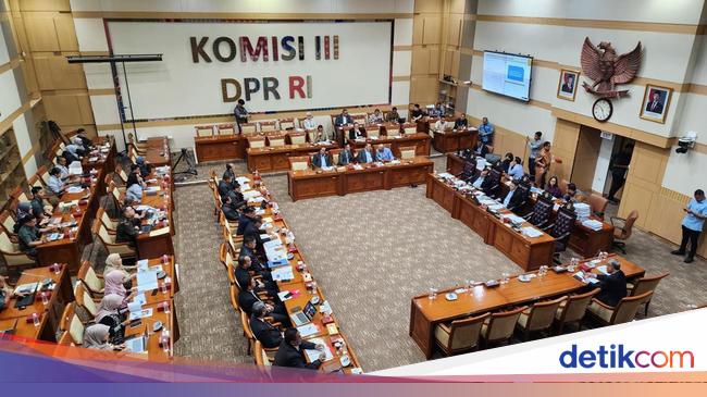 Rapat di DPR, MA Usul Tambahan Anggaran Rp 7,6 Triliun-MK Rp 130 Miliar