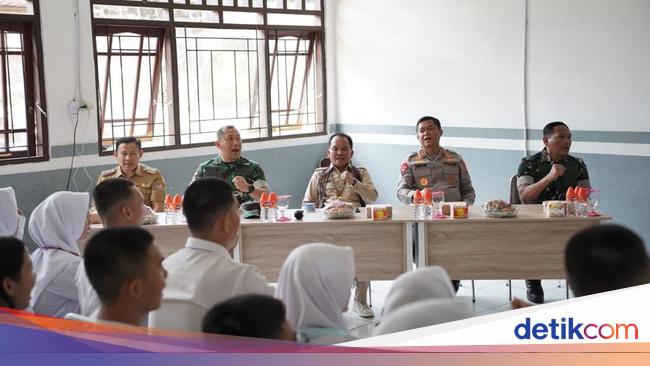 3 Jenderal TNI &amp; Polri Berbagi Kisah Inspiratif ke 30 Ribu Siswa di Kalteng