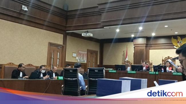 Pengacara Tom Lembong: Jaksa Tak Mampu Hadirkan Rini Soemarno dan Jokowi